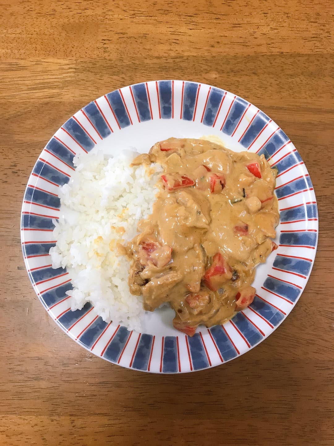 パプリカと鶏肉のミルクカレーの完成写真