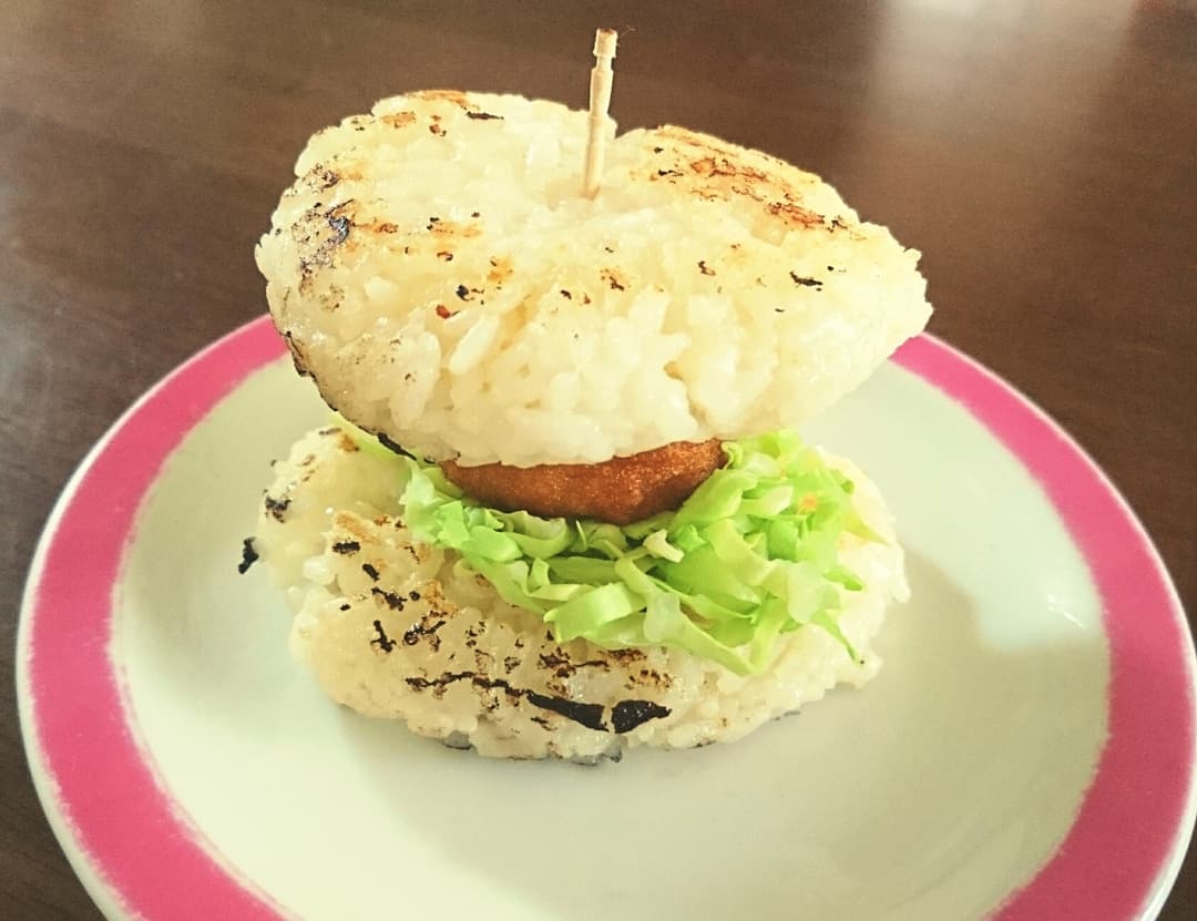 のりっ子チキンのライスバーガーの完成写真