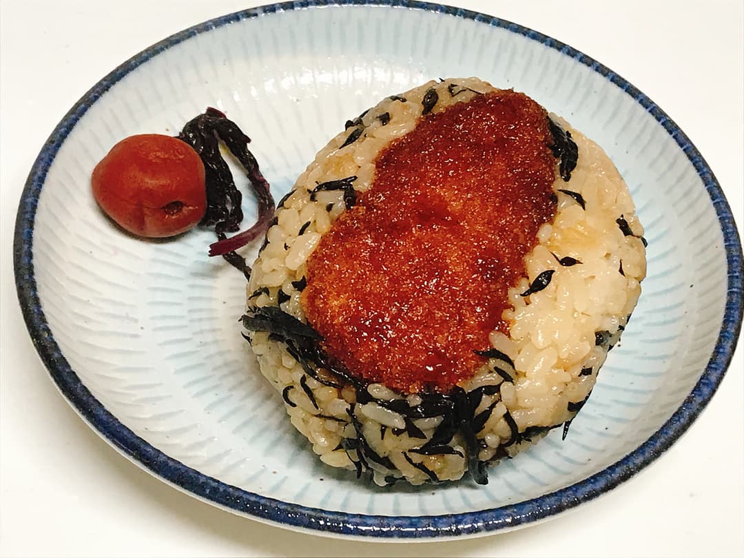 えび&マヨソースカツのひじきおにぎりの完成写真