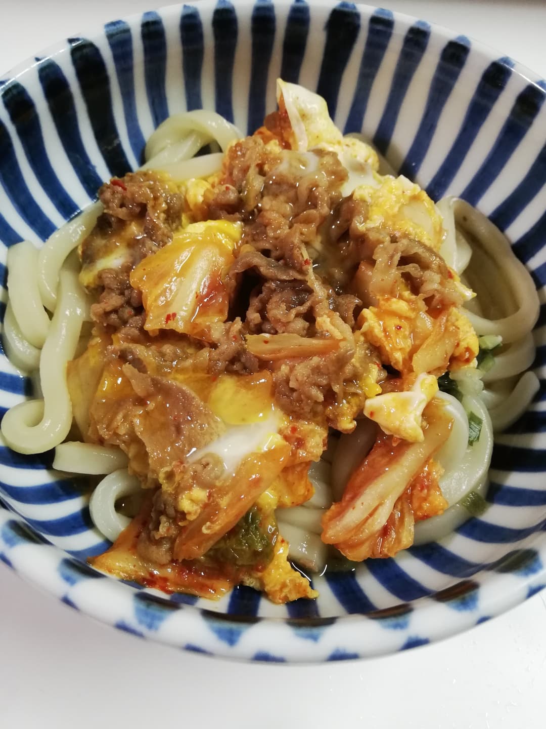 甘辛肉キムチうどんの完成写真
