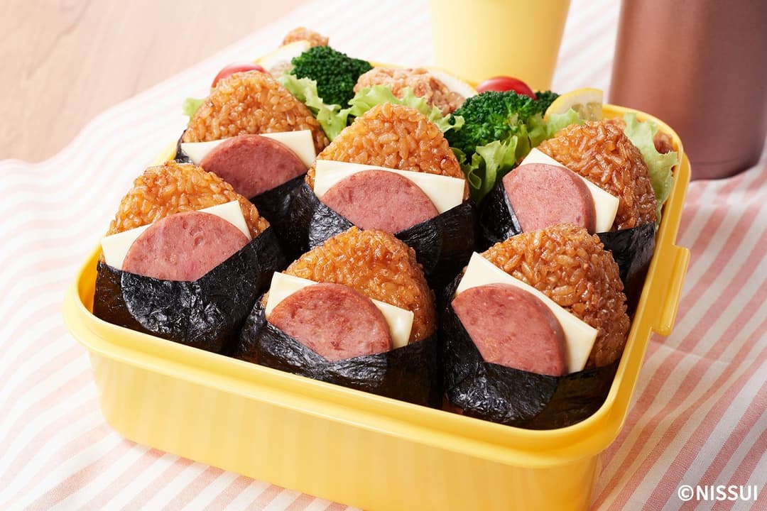 NOWハンバーガーとチーズの大きな大きな焼きおにぎり弁当の完成写真