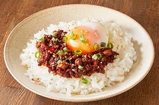 ピリ辛中華風そぼろ丼の完成写真