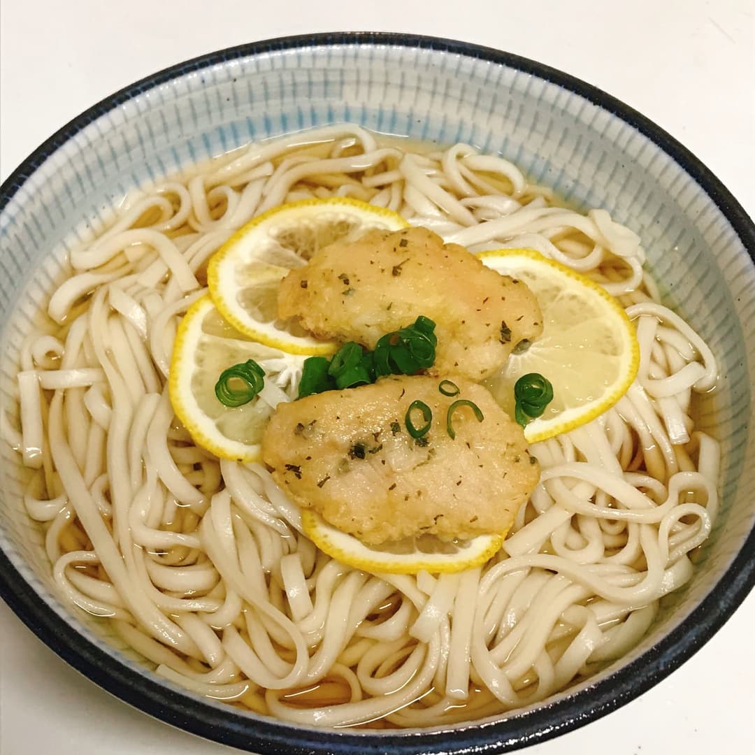 梅しそささみ天のすだちうどんの完成写真