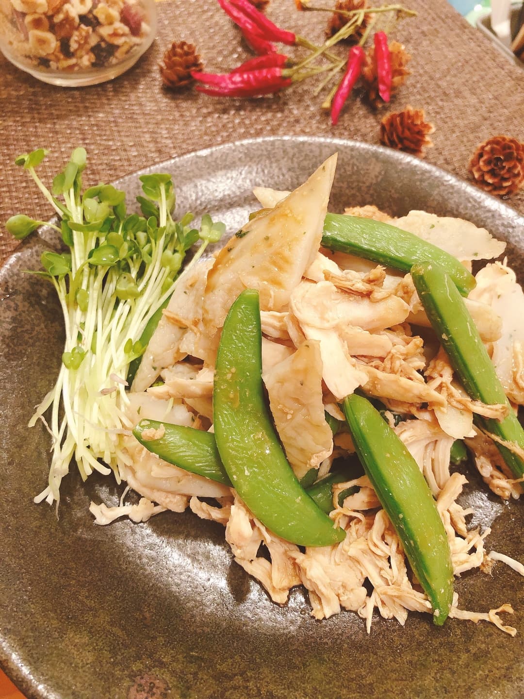 鶏肉とスナップエンドウのわさび和えの完成写真