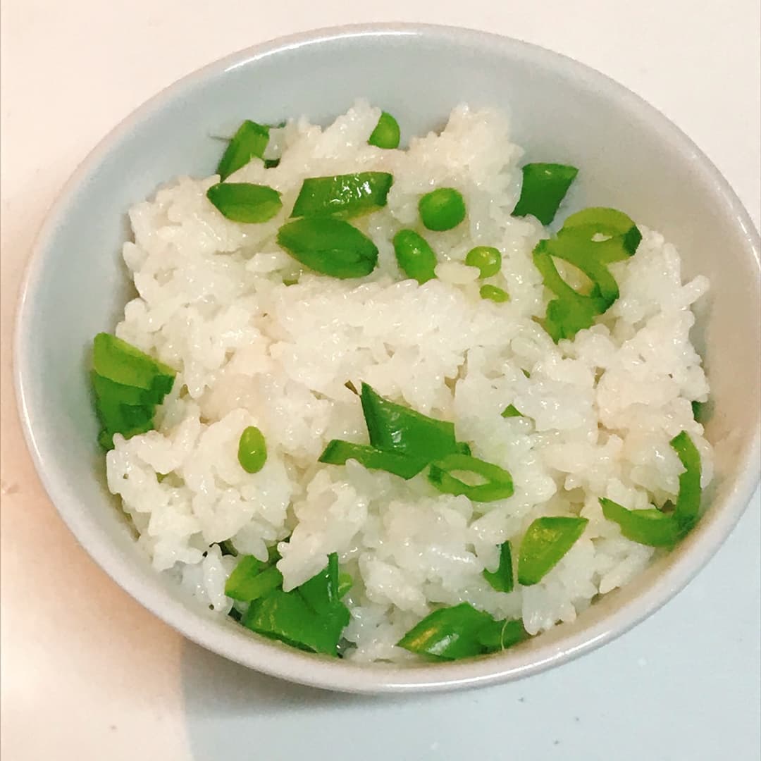スナップえんどうの豆ご飯の完成写真
