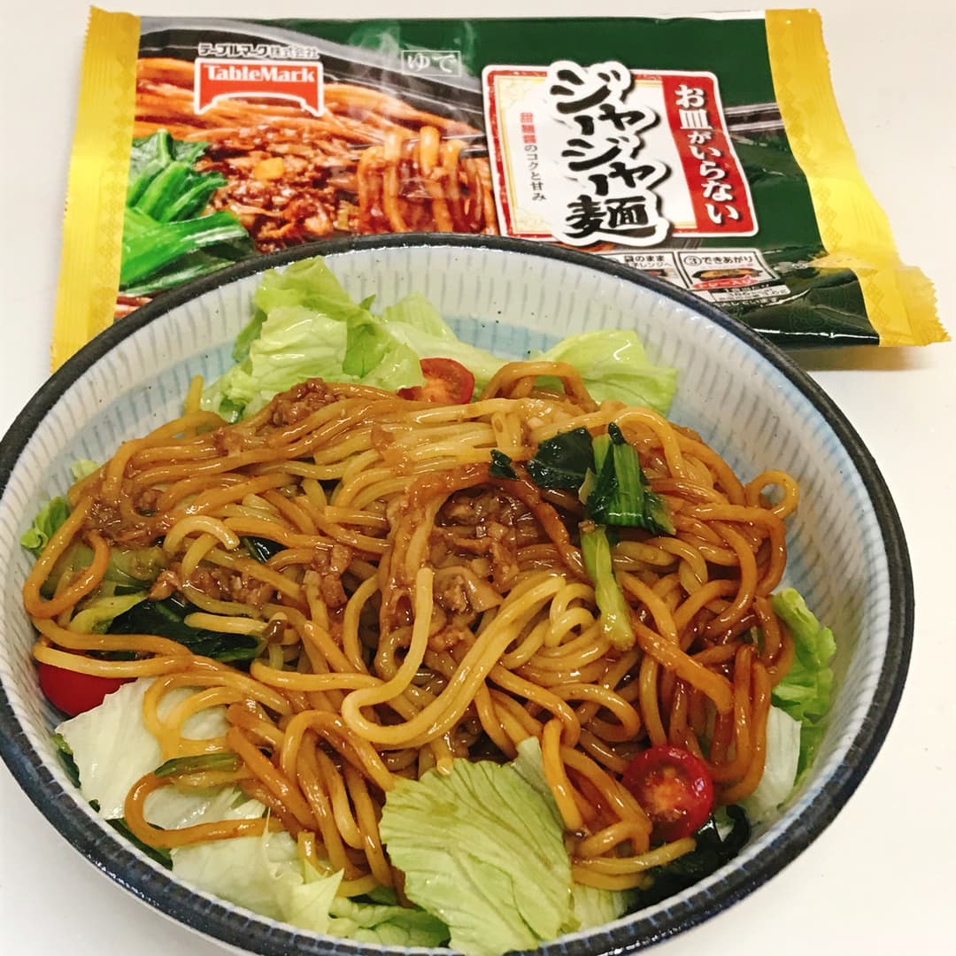 サラダジャージャー麺の完成写真