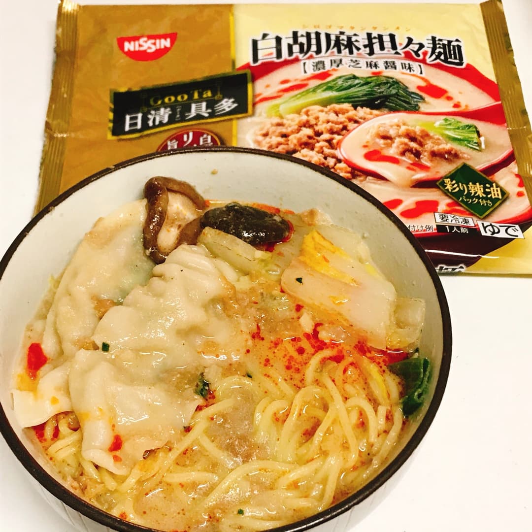 餃子と白菜の具沢山坦々麺の完成写真