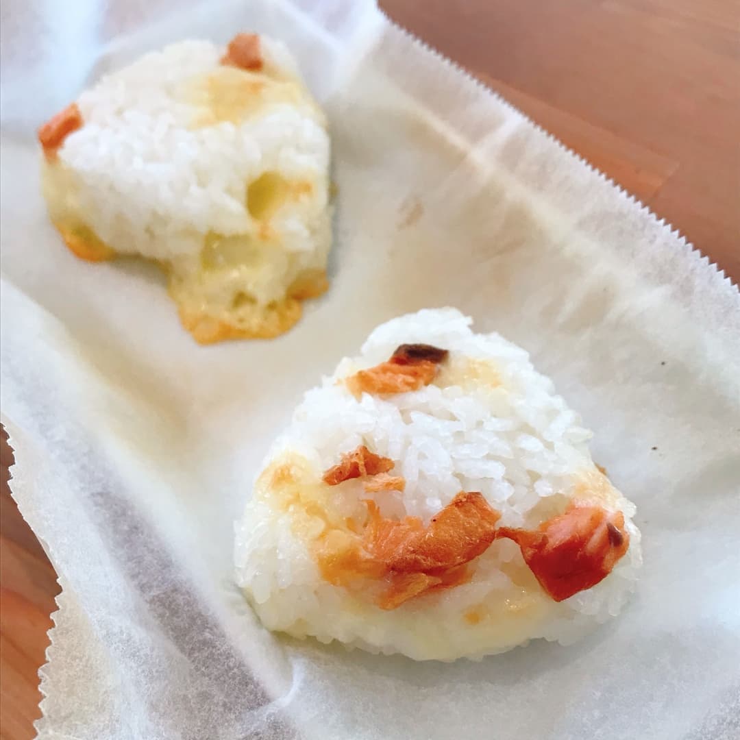 鮭とチーズの焼おにぎりの完成写真