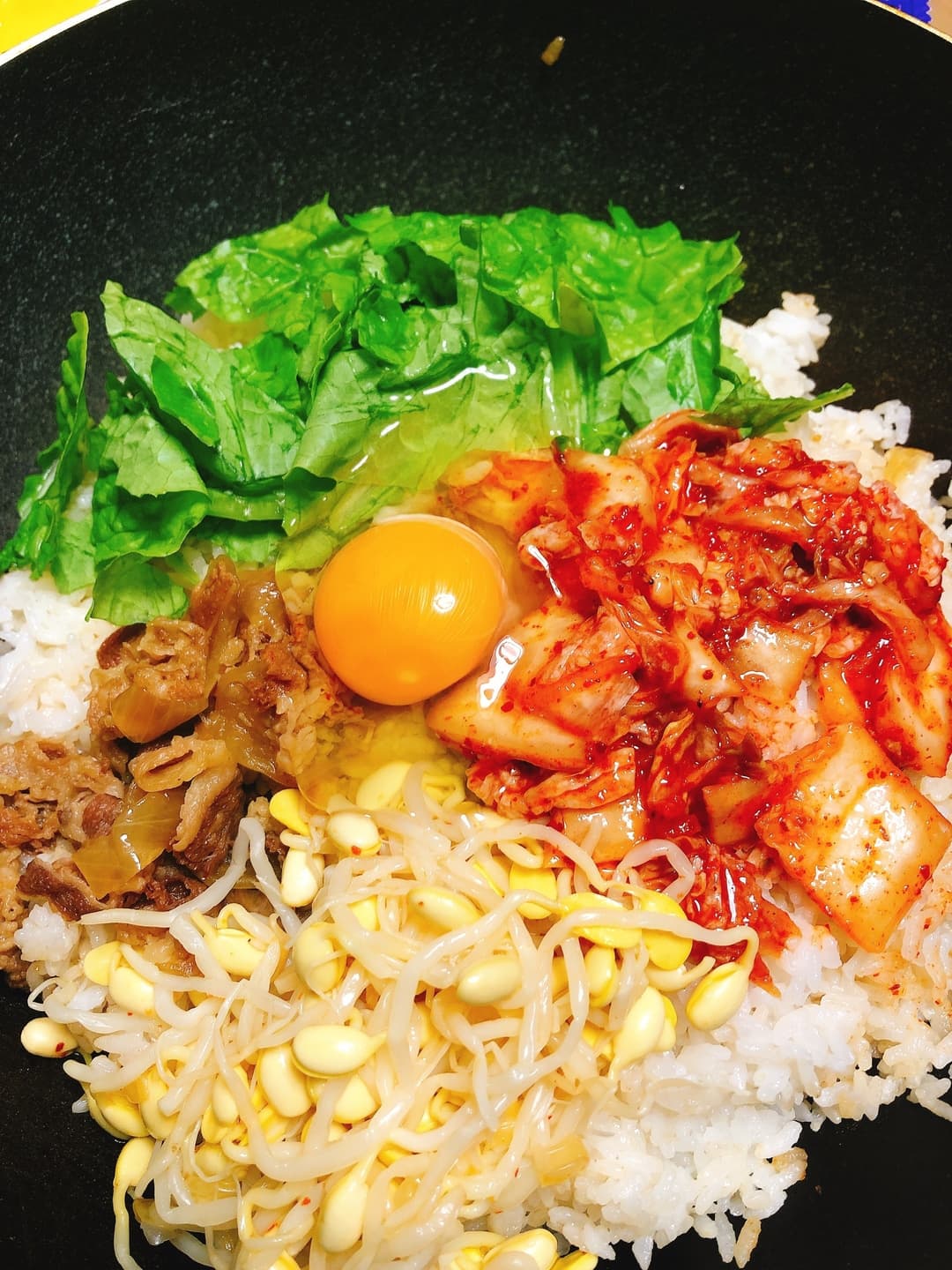 牛めしの具で具沢山ビビンバ丼の完成写真