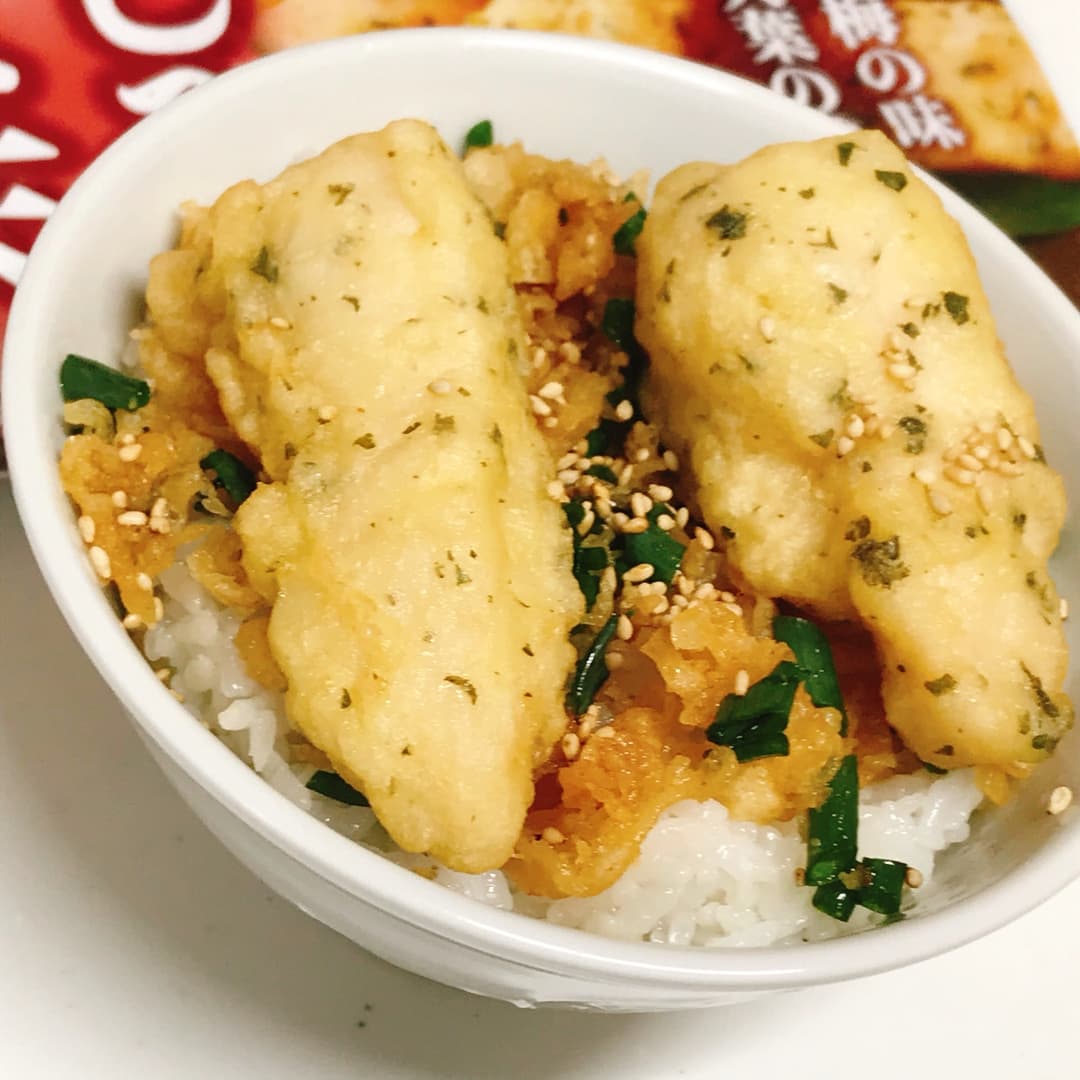 梅しそささみの天かす丼の完成写真