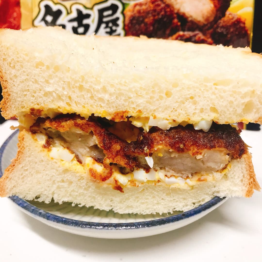 卵たっぷり名古屋みそカツサンドの完成写真