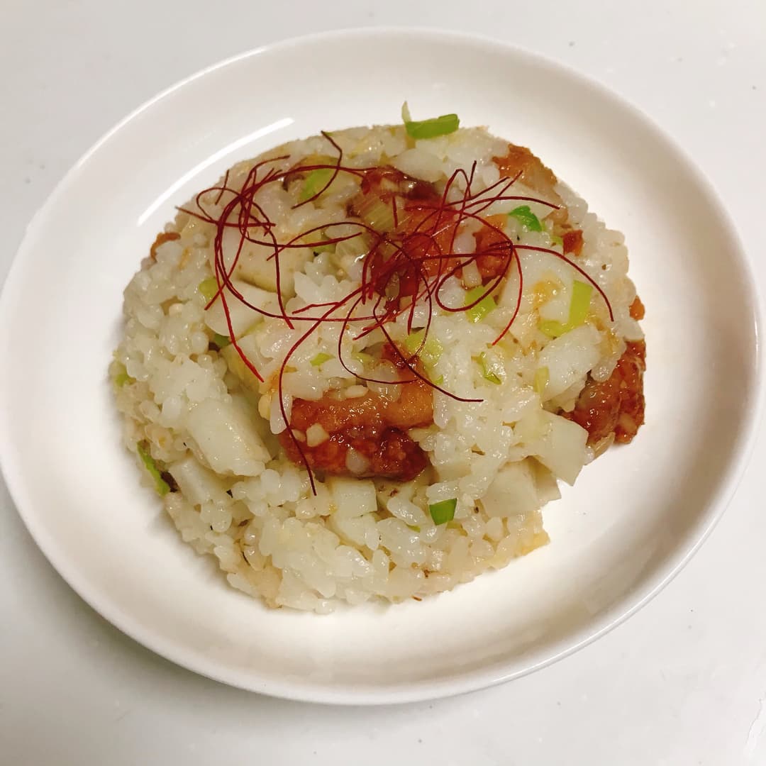たれづけ唐揚げのにんにく炒飯の完成写真