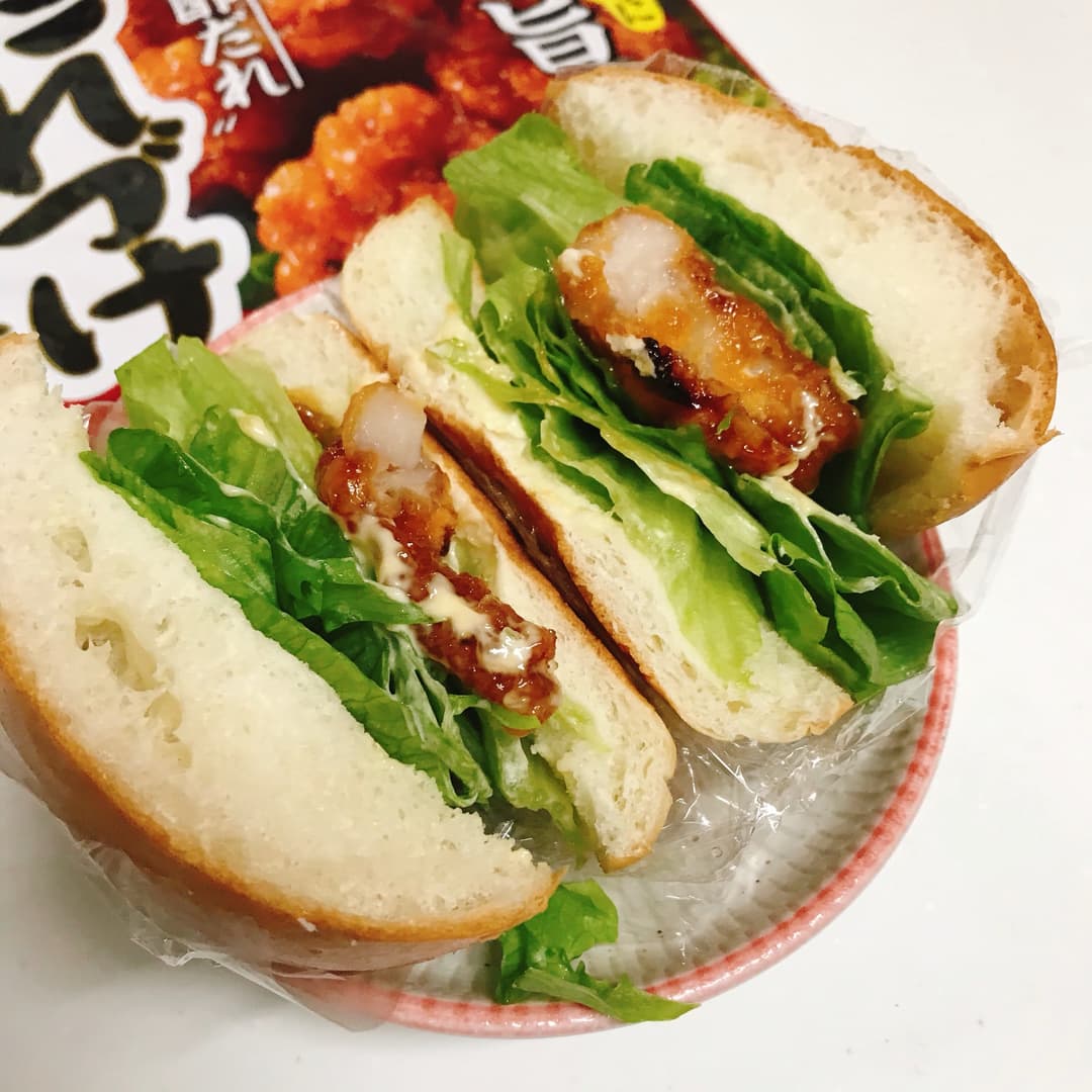 たれづけ唐揚げのレタスバーガーの完成写真