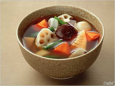 具だくさん和風野菜のお吸い物の完成写真