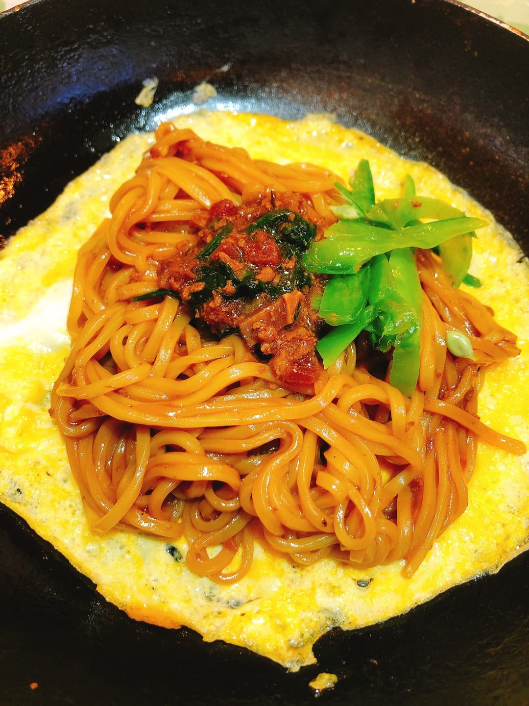 鉄板ジャージャー麺の完成写真