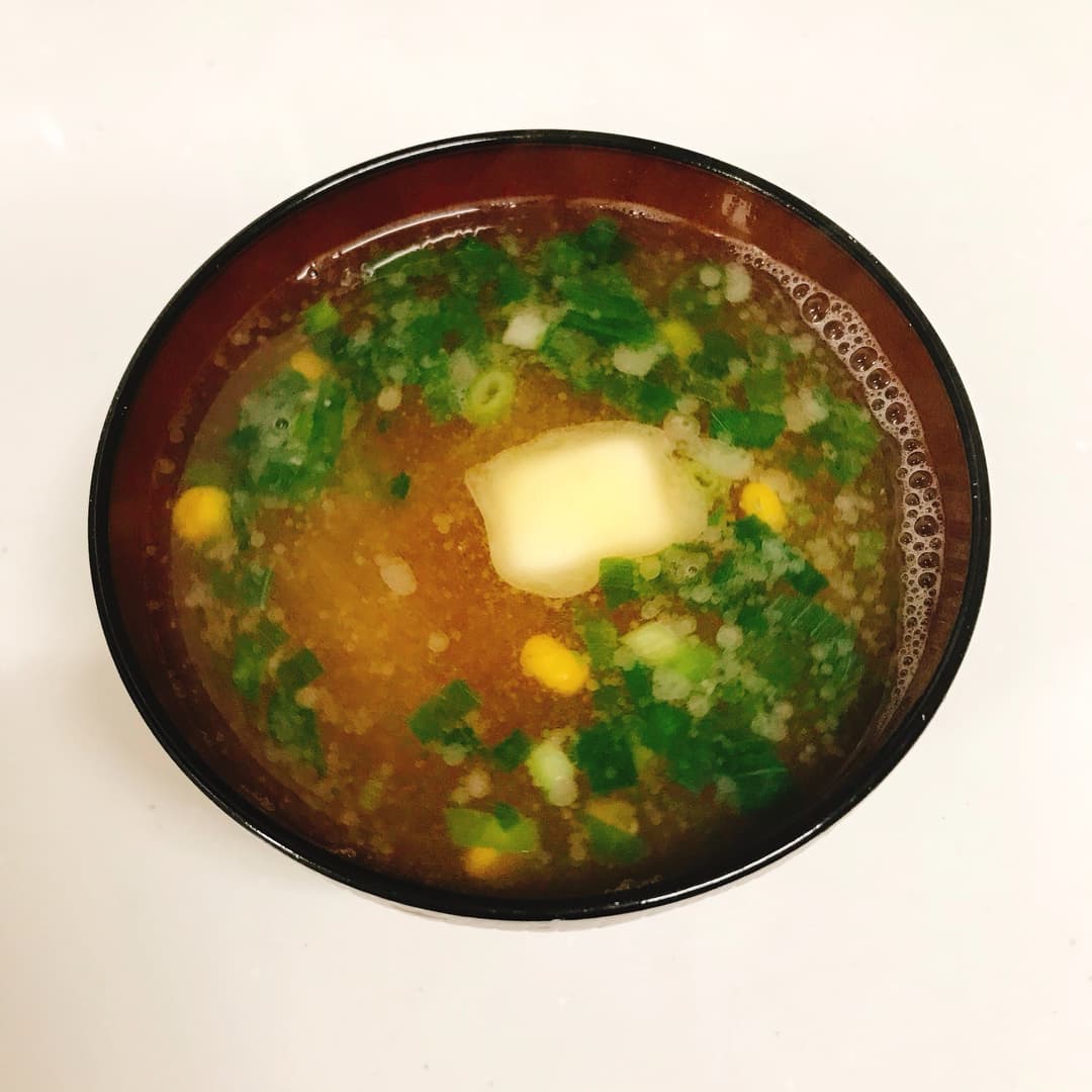 レンジで作るねぎバターコーンの味噌汁の完成写真
