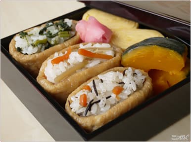 3種の彩りいなり寿司弁当の完成写真