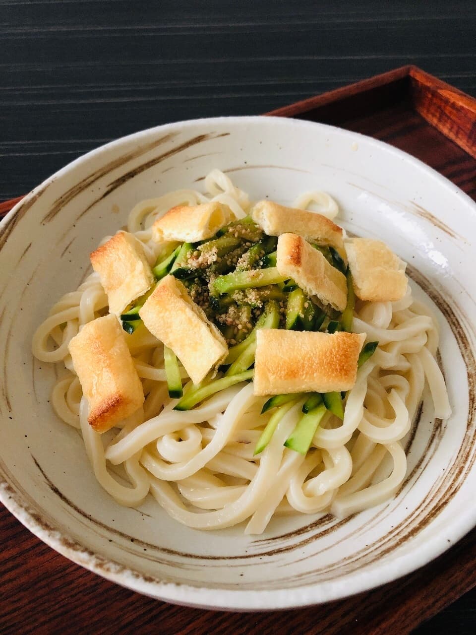 カリカリ油揚げときゅうりのぶっかけうどんの完成写真