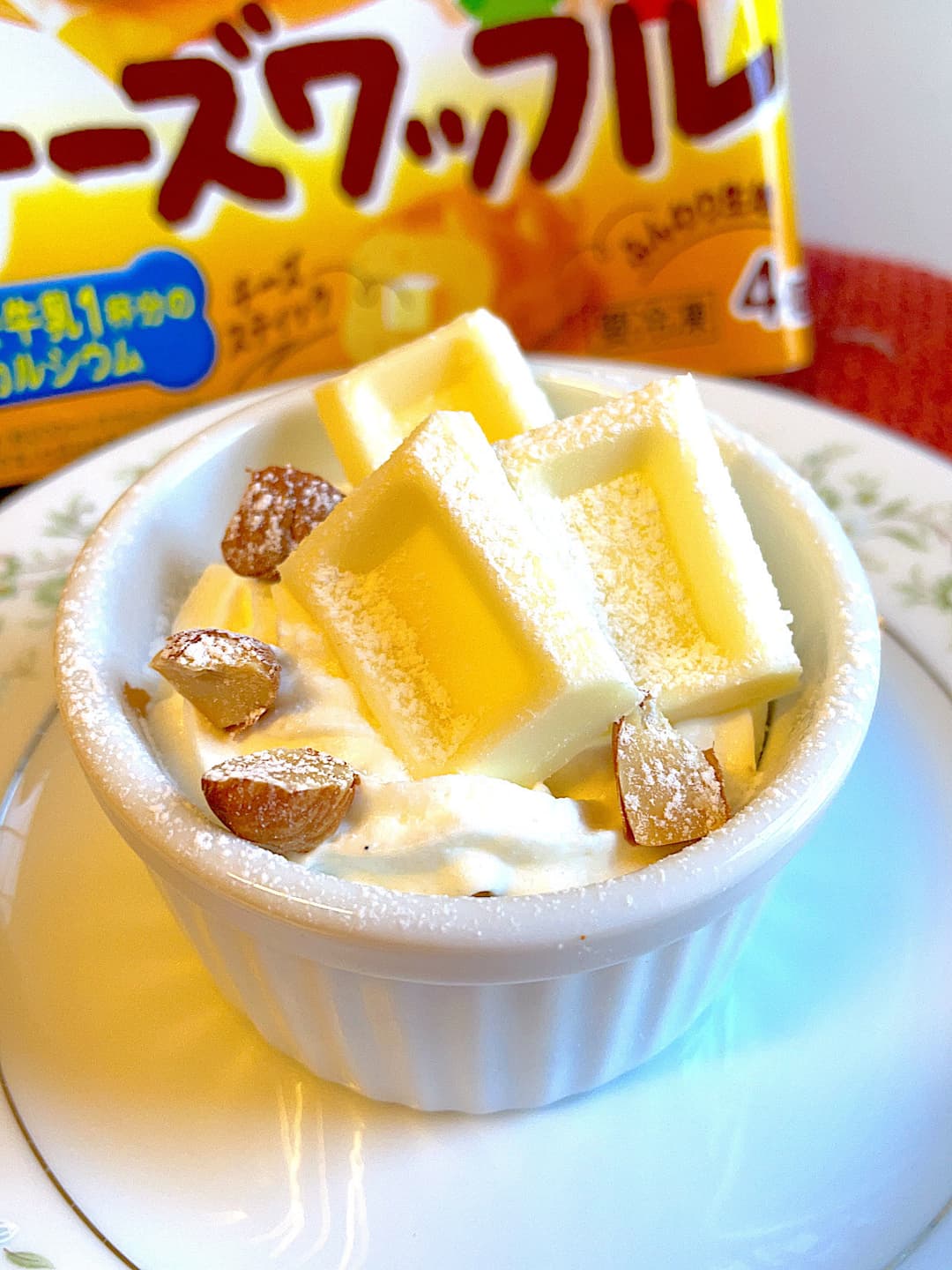 チーズワッフルのホワイトチョコパフェの完成写真