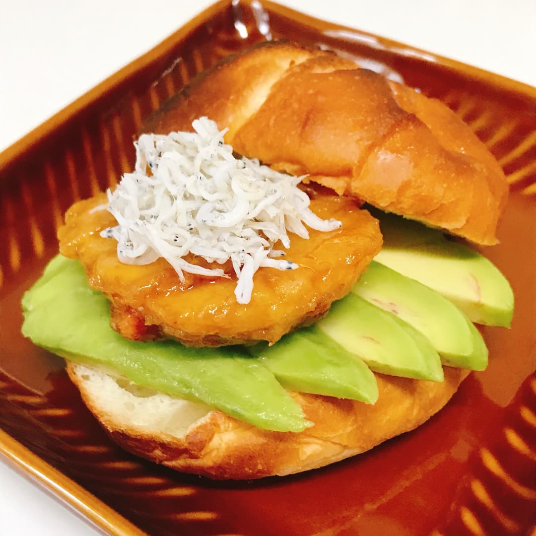 れんこんアボカドバーガーの完成写真