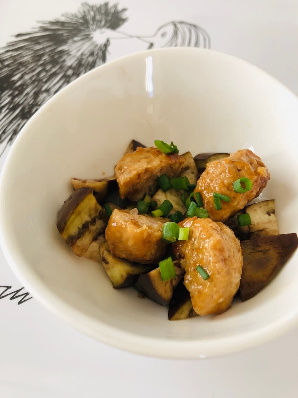 副菜に◎茄子とつくねの麺つゆ和えの完成写真