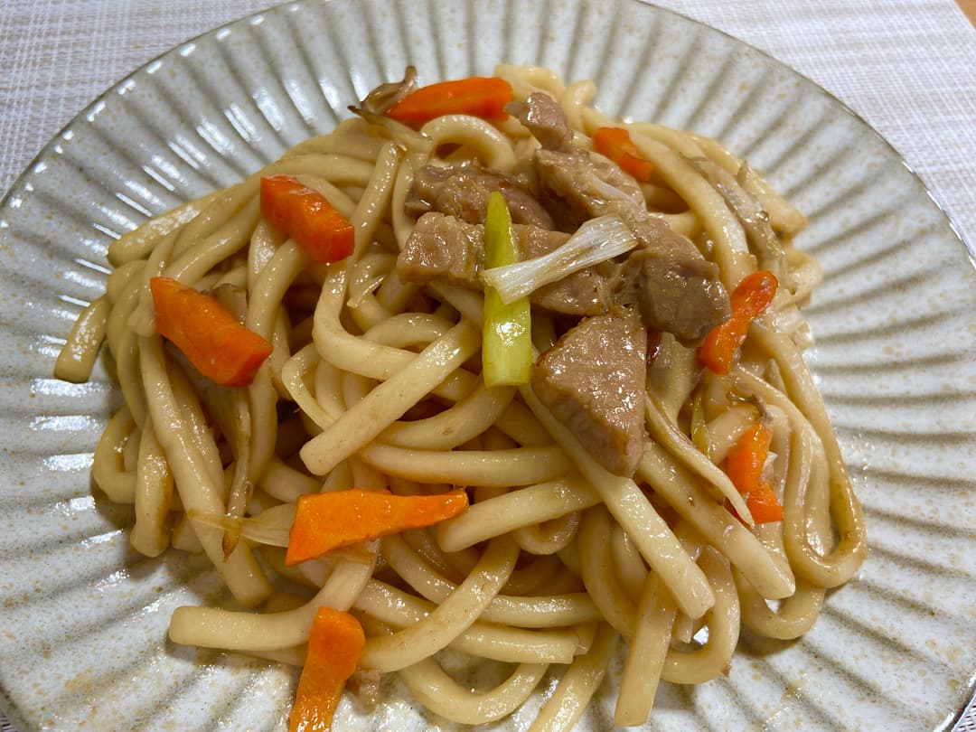 豚バラ焼きうどんの完成写真