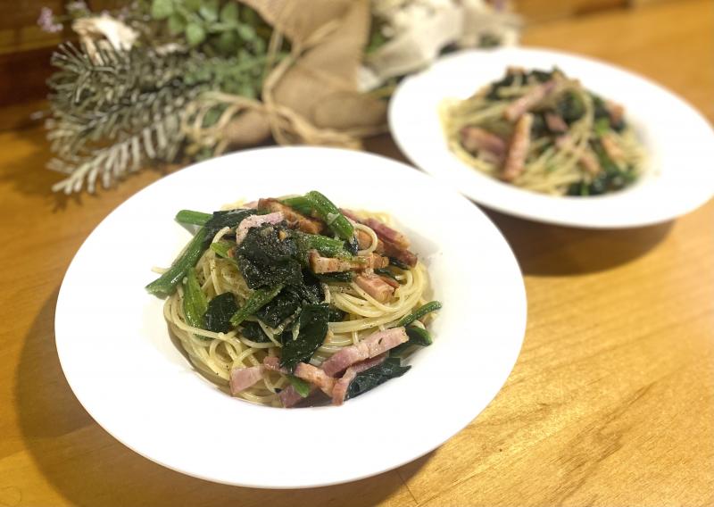 ベーコンとほうれん草のオイルパスタの完成写真