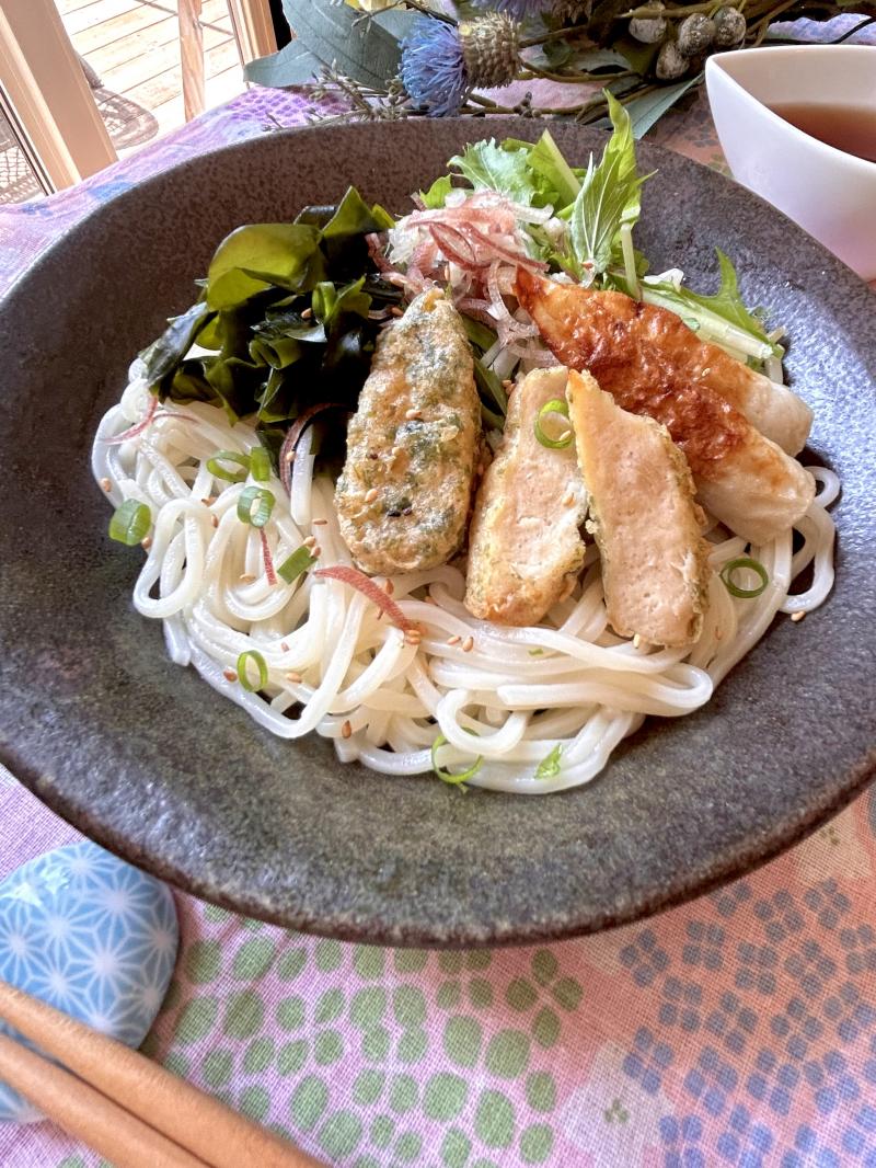 とり天冷やしうどんの完成写真