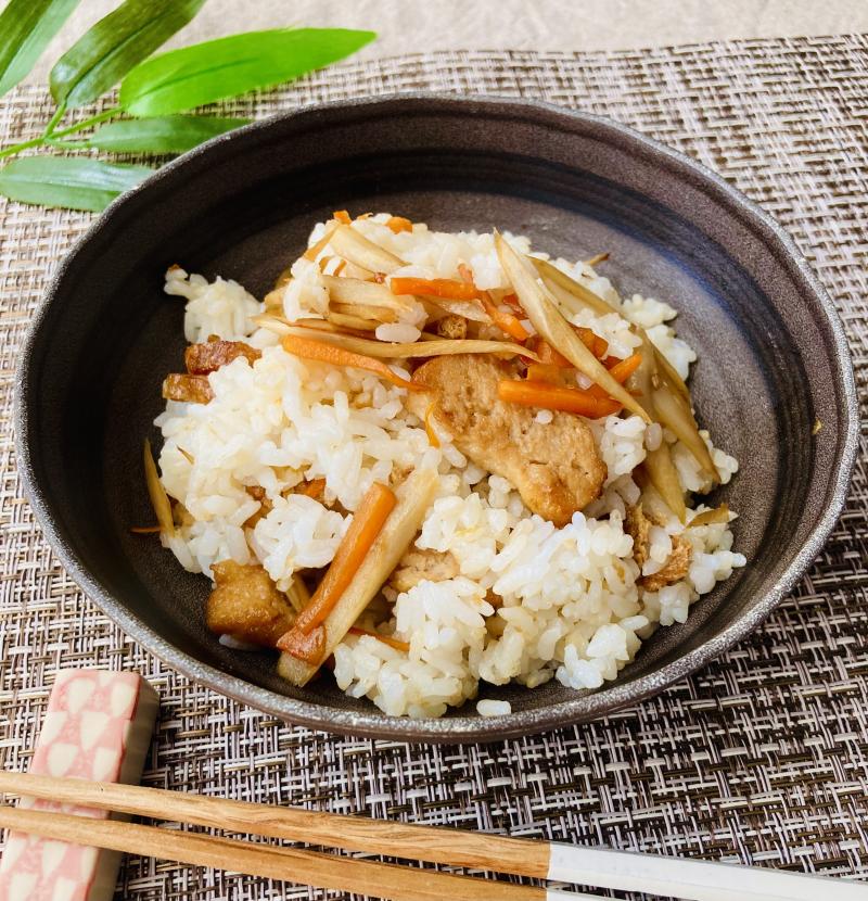 チキンと根菜の混ぜごはんの完成写真