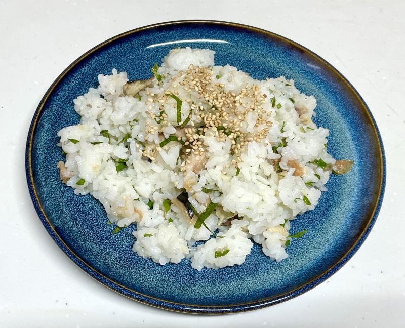 鯖の味噌煮梅しそ混ぜご飯の完成写真