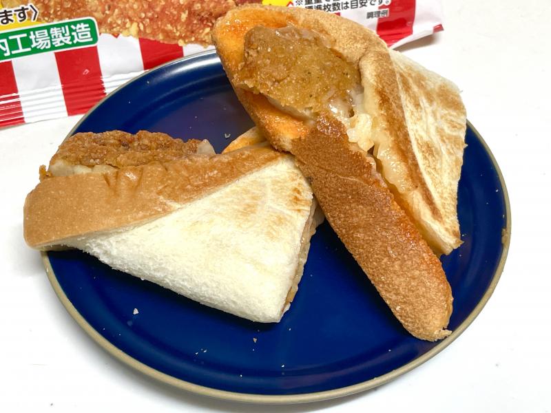 チキチキボーンのチーズホットサンドの完成写真