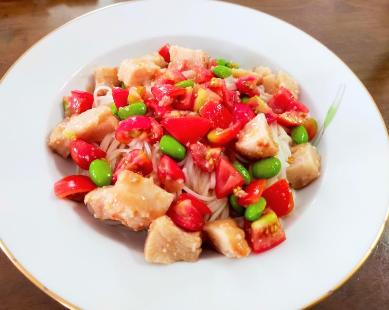 むねからと夏野菜の冷製塩麹そうめんの完成写真