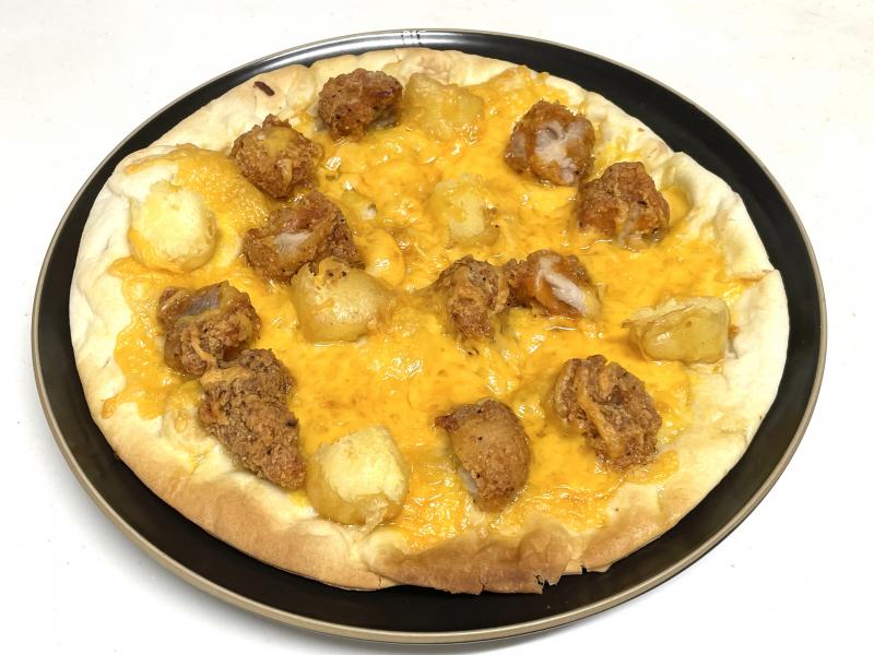 チキンポテトのチーズピザの完成写真