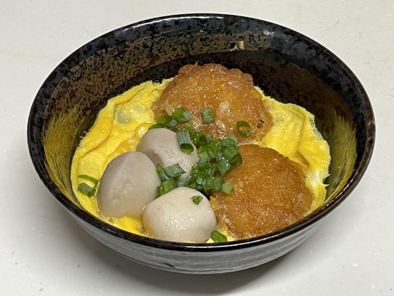カツとさといものレンジ卵とじの完成写真