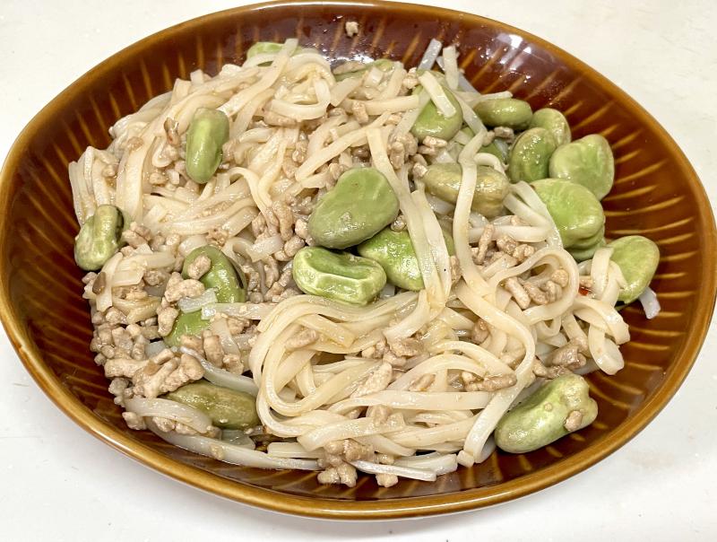 そら豆と米粉麺の中華炒めの完成写真