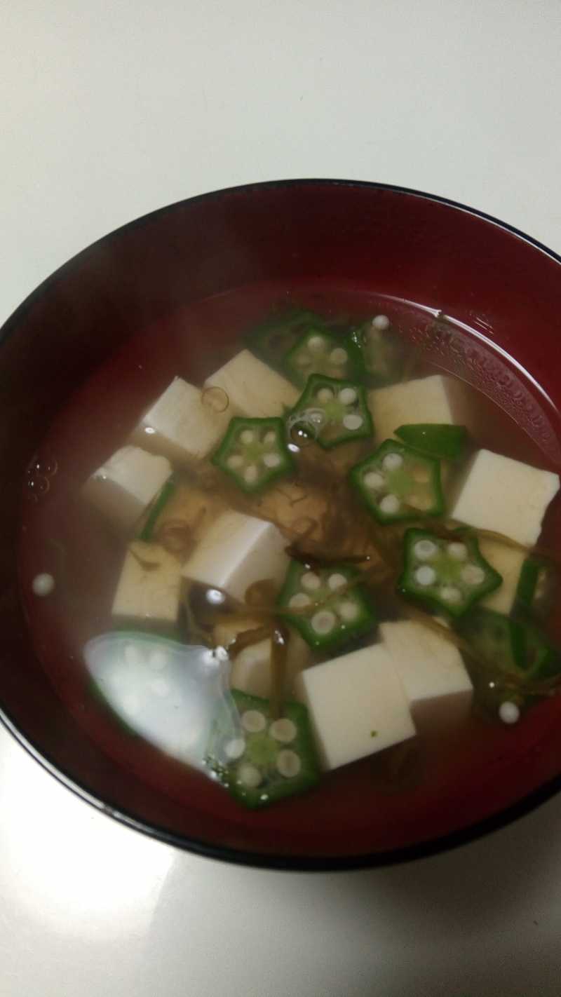 レシピ 日本水産のオクラとめかぶのお吸い物 冷凍食品の冷食 Com オクラととろろ昆布で少しとろみのあるお吸い物です