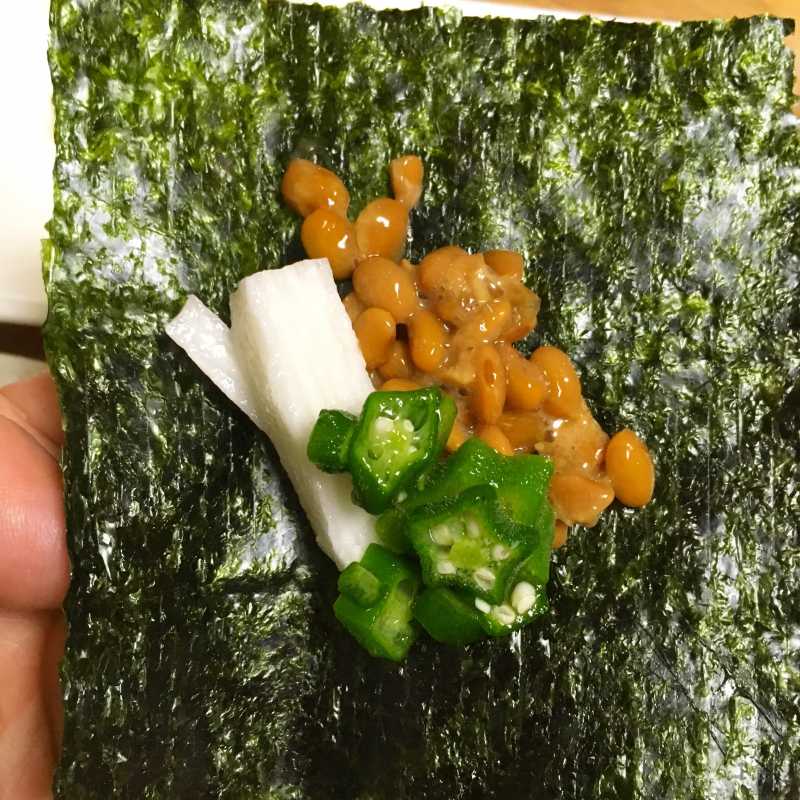 レシピ オクラは手巻き寿司の具の名脇役 オクラは魚介や海苔にぴったりなんです 手巻きパーティーの常連に 巻き方のバージョンは 作り方に掲載しています 冷凍食品の冷食 Com