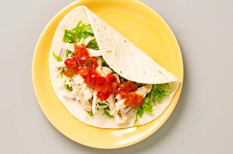 レシピ ニチレイフーズのチキンタコス 冷凍食品の冷食 Com 暖かい季節にぴったりの 野菜がたっぷりなメキシカンフードです
