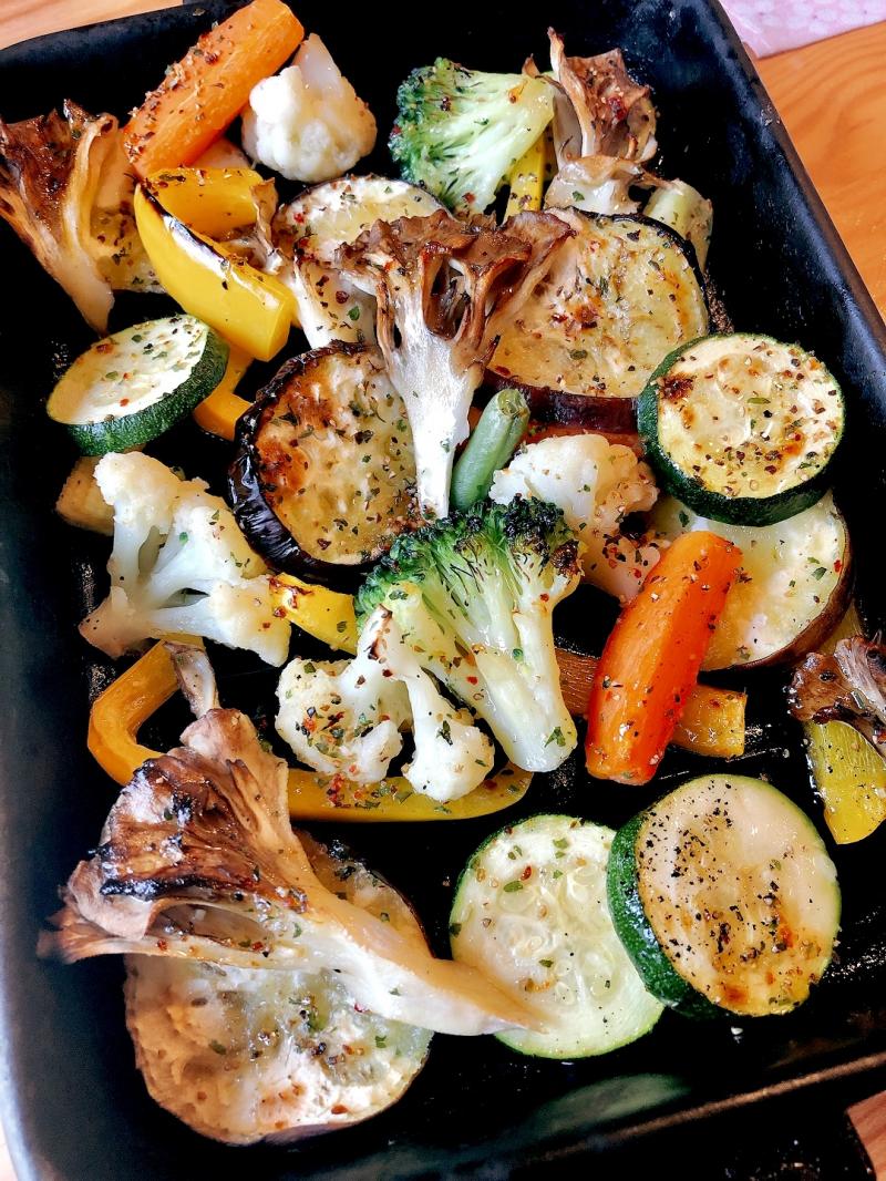 レシピ 洋風野菜のグリル 洋風野菜と夏野菜を入れてスパイスとオリーブオイルをかけたらあとは魚焼きグリルにお任せ 簡単なのに野菜が美味しく食べられます 冷凍食品の冷食 Com