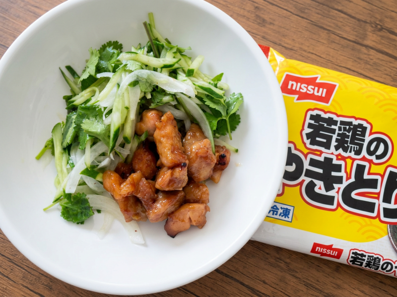 食材として使用したほしいぶんだけ 若鶏のやきとり串も一緒に写したパクチー香るタイ風やきとり
