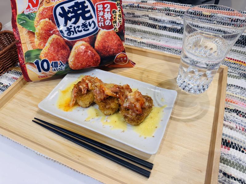 食材として使用した焼おにぎり10個入も一緒に写した韓国風チーズおにぎり