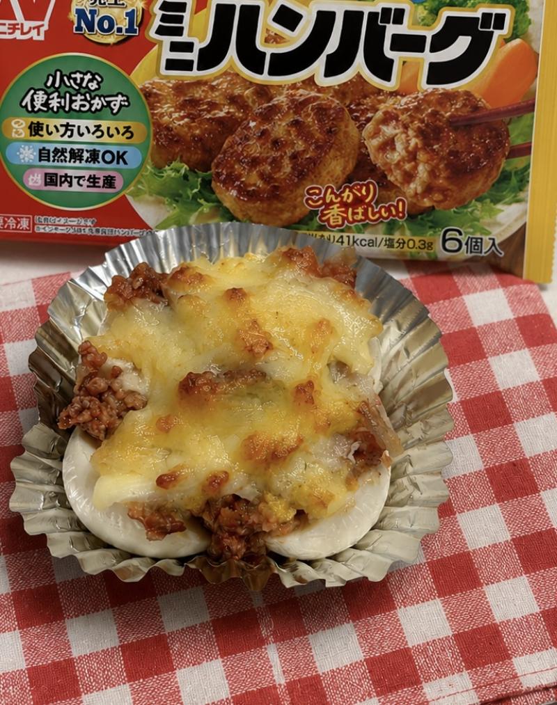 食材として使用したミニハンバーグも一緒に写したうずらの卵のミニミートグラタン