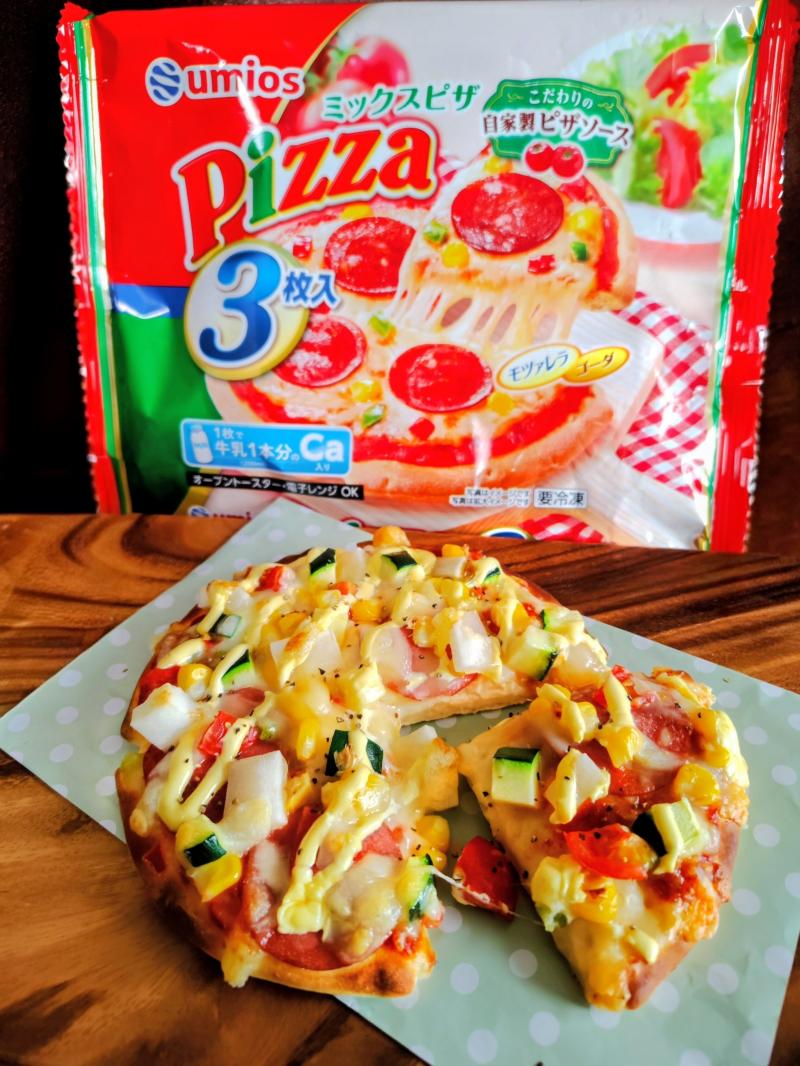 食材として使用したミックスピザ3枚入も一緒に写したミックスピザでカラフル餅ピザ