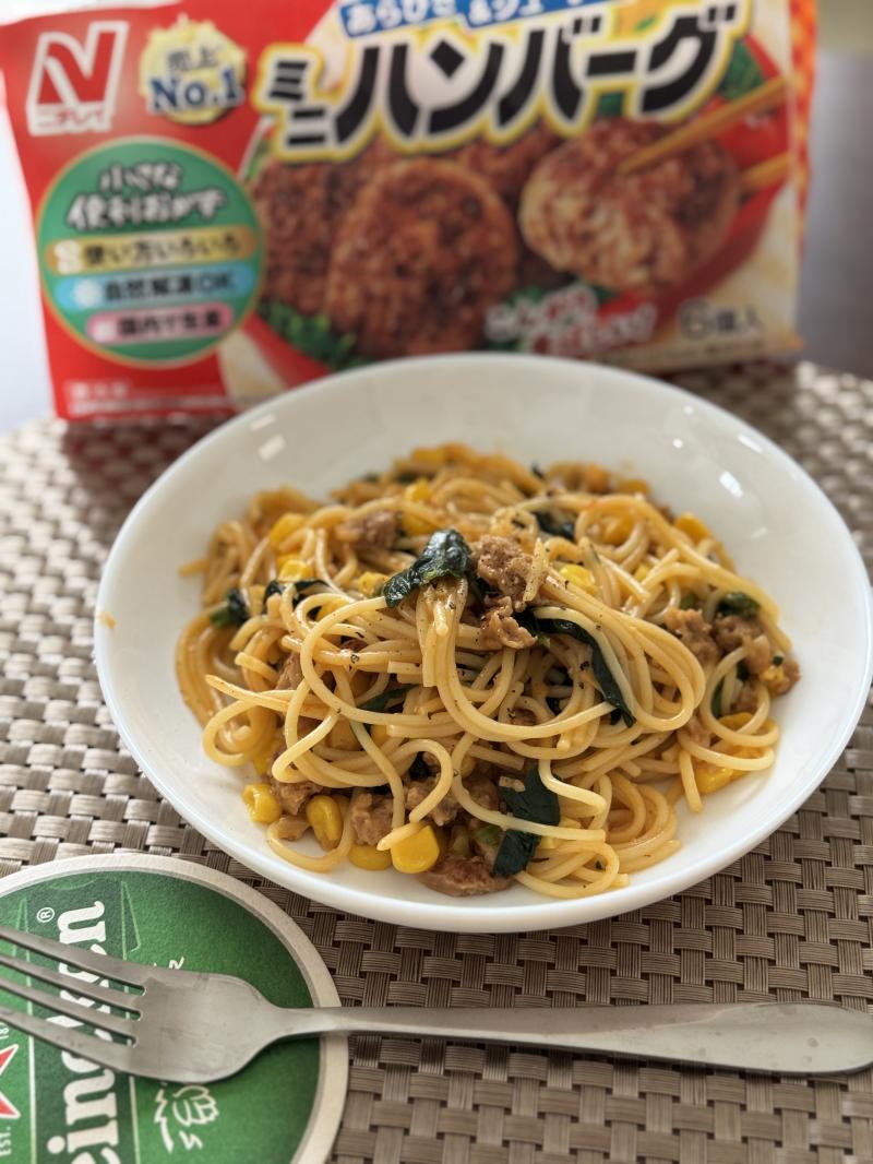 食材として使用したミニハンバーグも一緒に写した包丁いらず！ミニハンバーグのワンパンミートソースパスタ