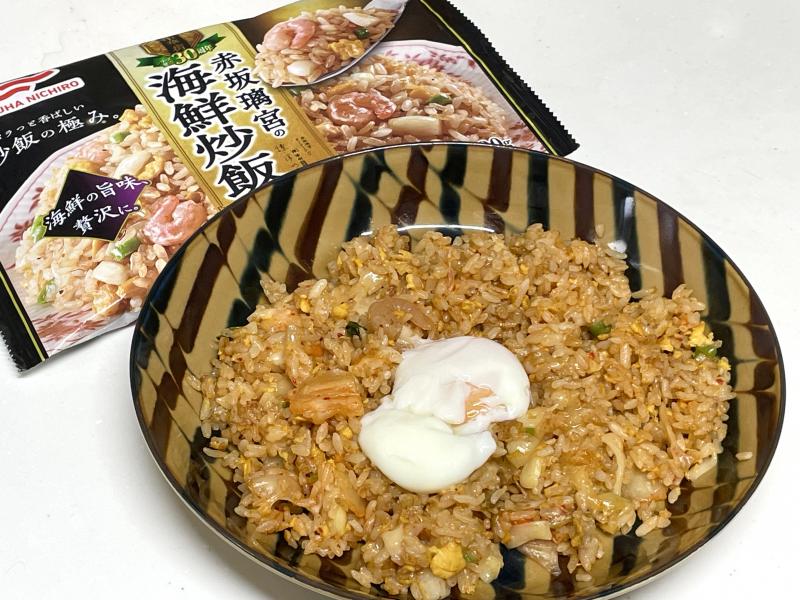 食材として使用した赤坂璃宮の海鮮炒飯も一緒に写した赤坂離宮の海鮮キムチチーズ炒飯温玉のせ