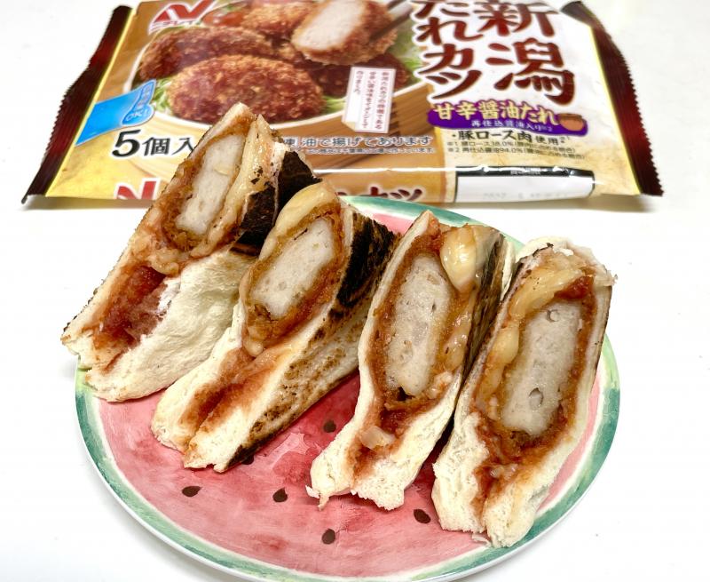 食材として使用した新潟たれカツも一緒に写した新潟たれカツのチーズグリルサンド