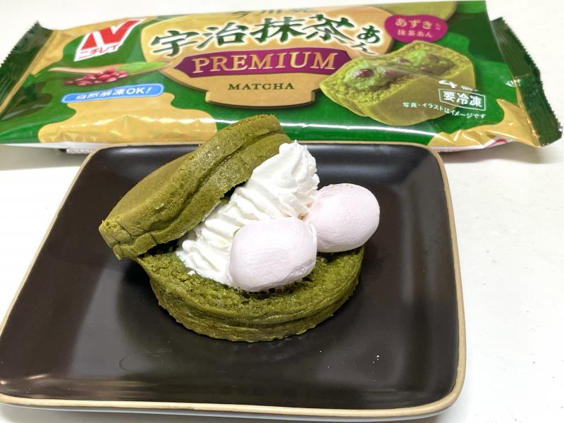 食材として使用した今川焼（宇治抹茶あん プレミアム）も一緒に写した今川焼宇治抹茶あんホイップマシュマロ