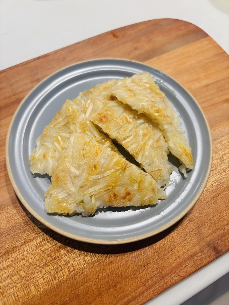 食材として使用した甘えびシューマイも一緒に写したえびシューマイで海鮮ちぢみ風