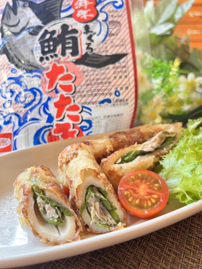 食材として使用したまぐろたたきも一緒に写したまぐろと大葉のちくわ揚げ