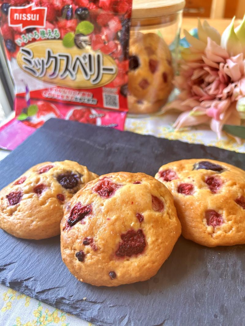 食材として使用したミックスベリーも一緒に写したミックスベリーで簡単クッキー